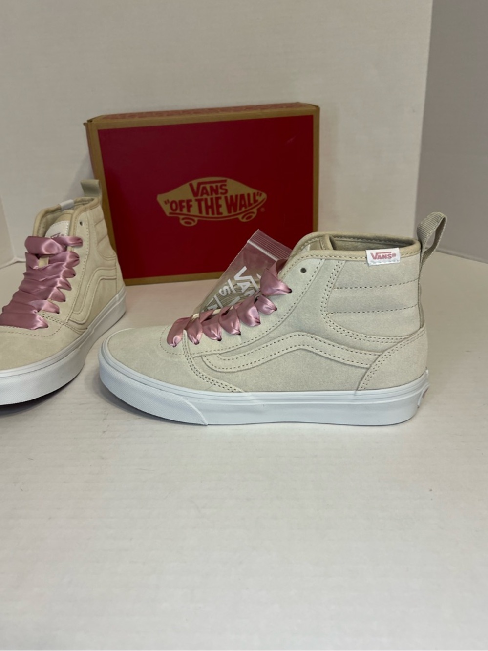 Vans Ashwood Hi‎ Decon in the "Oatmeal" colorway Size 7 New With Box